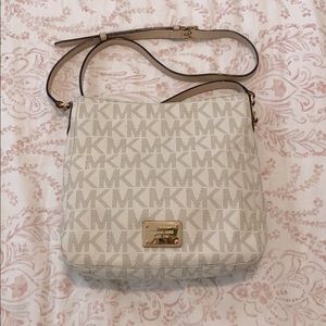 Michael Khors Crossbody 🥰♥️💋❤️
